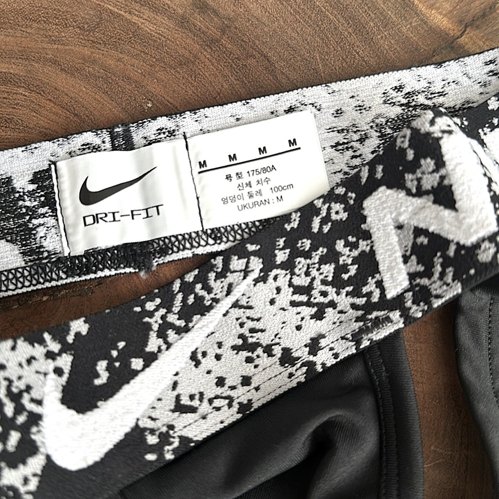 Nike - Picture 2 of 3